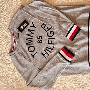 Tommy Hilfiger sweatshirt size Small NWT